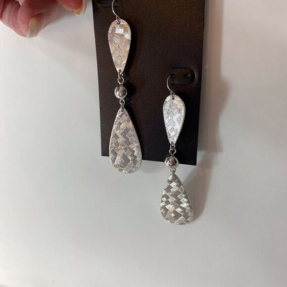 New York & Company Earrings Silver Stamped Dangling Teardrops NWT - Picture 1 of 2
